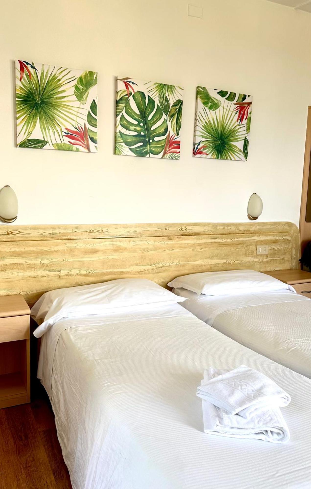 Albergo Varone Riva del Garda Esterno foto