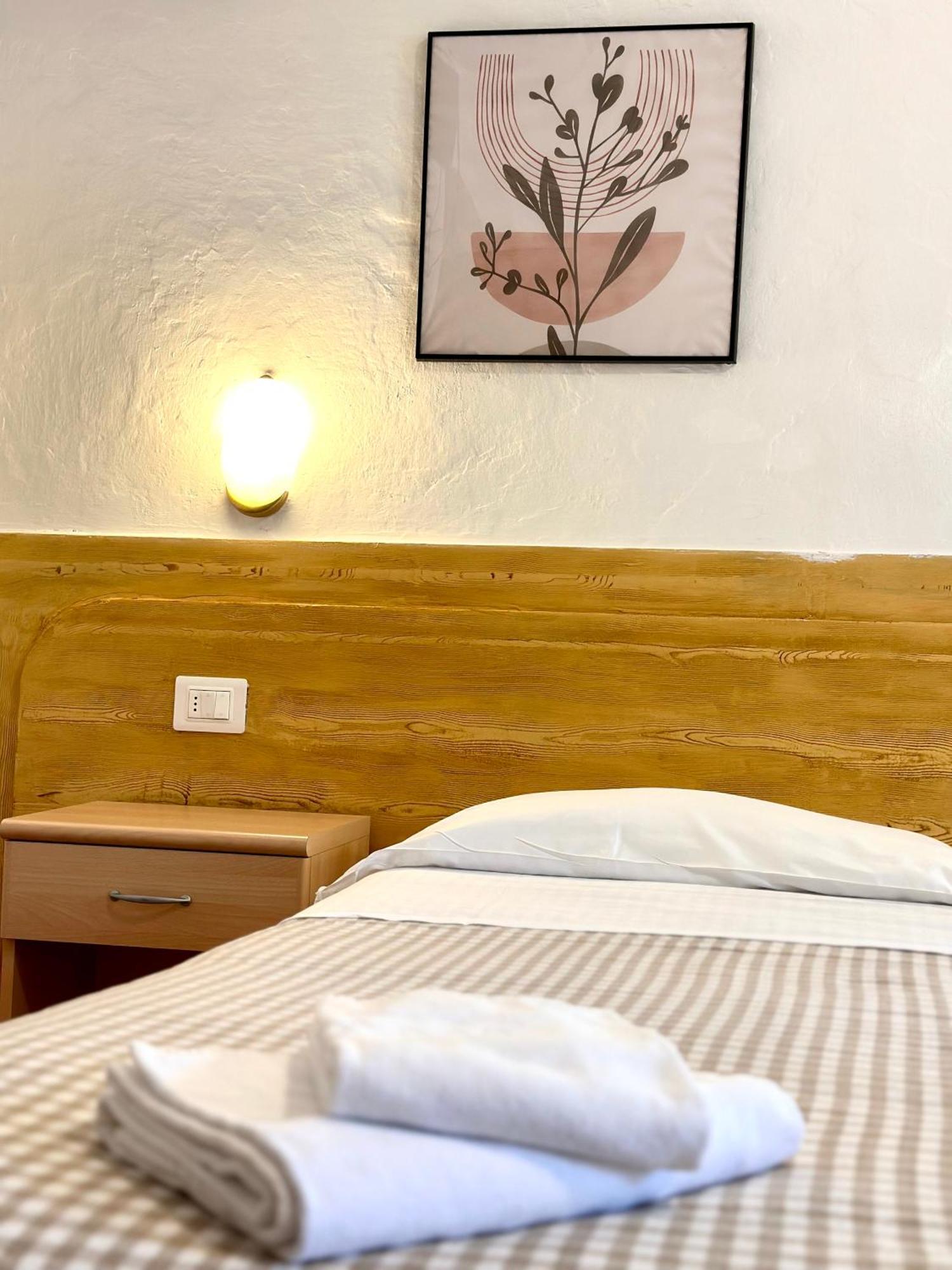 Albergo Varone Riva del Garda Esterno foto
