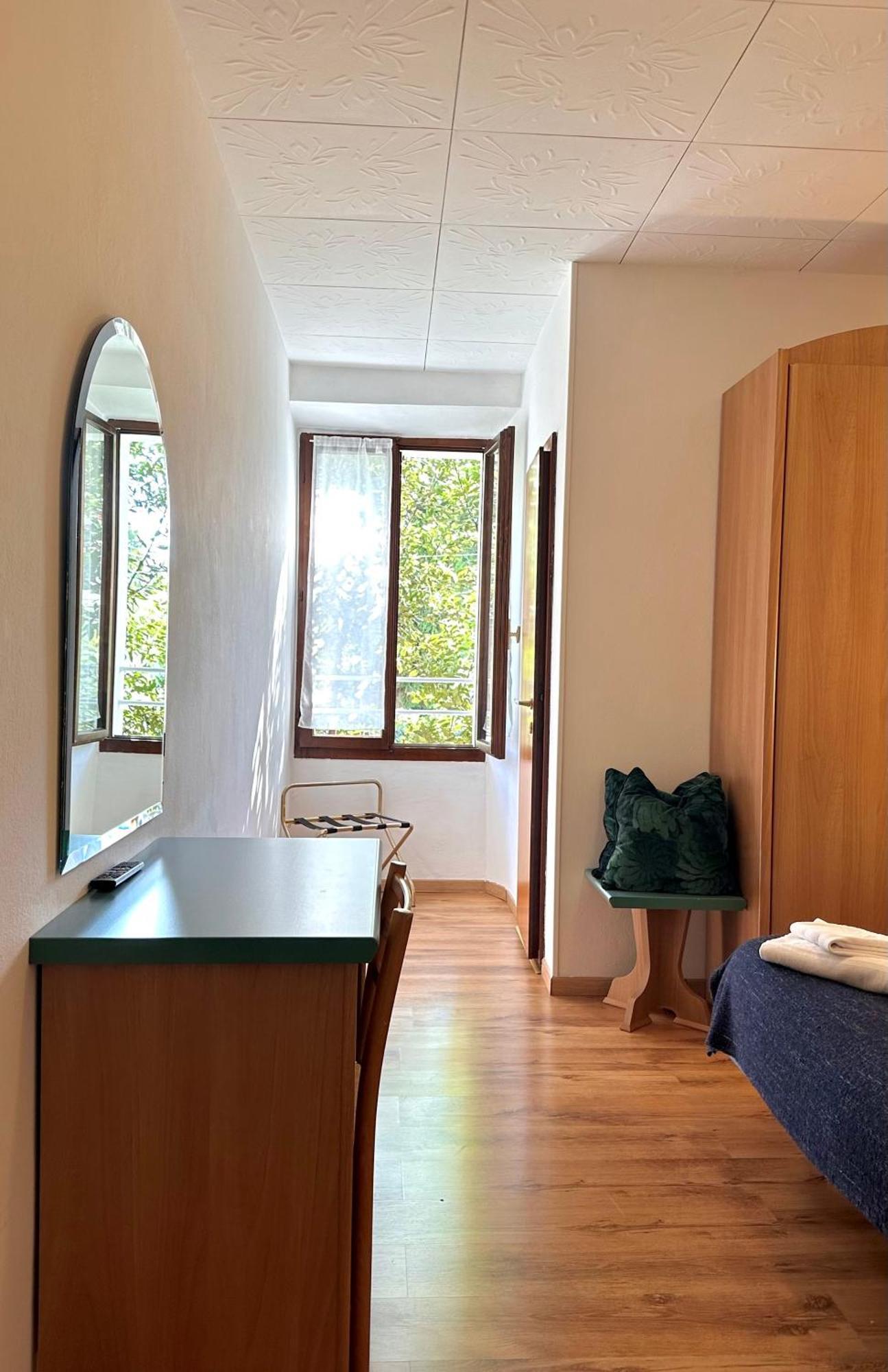 Albergo Varone Riva del Garda Esterno foto