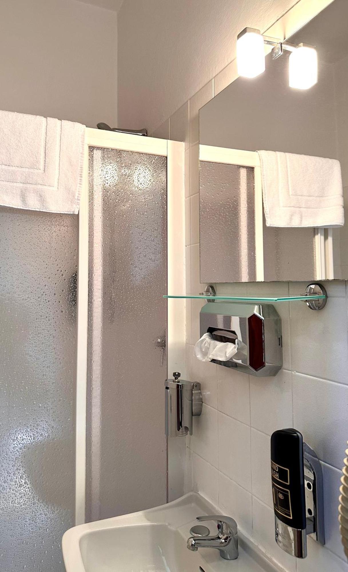 Albergo Varone Riva del Garda Esterno foto