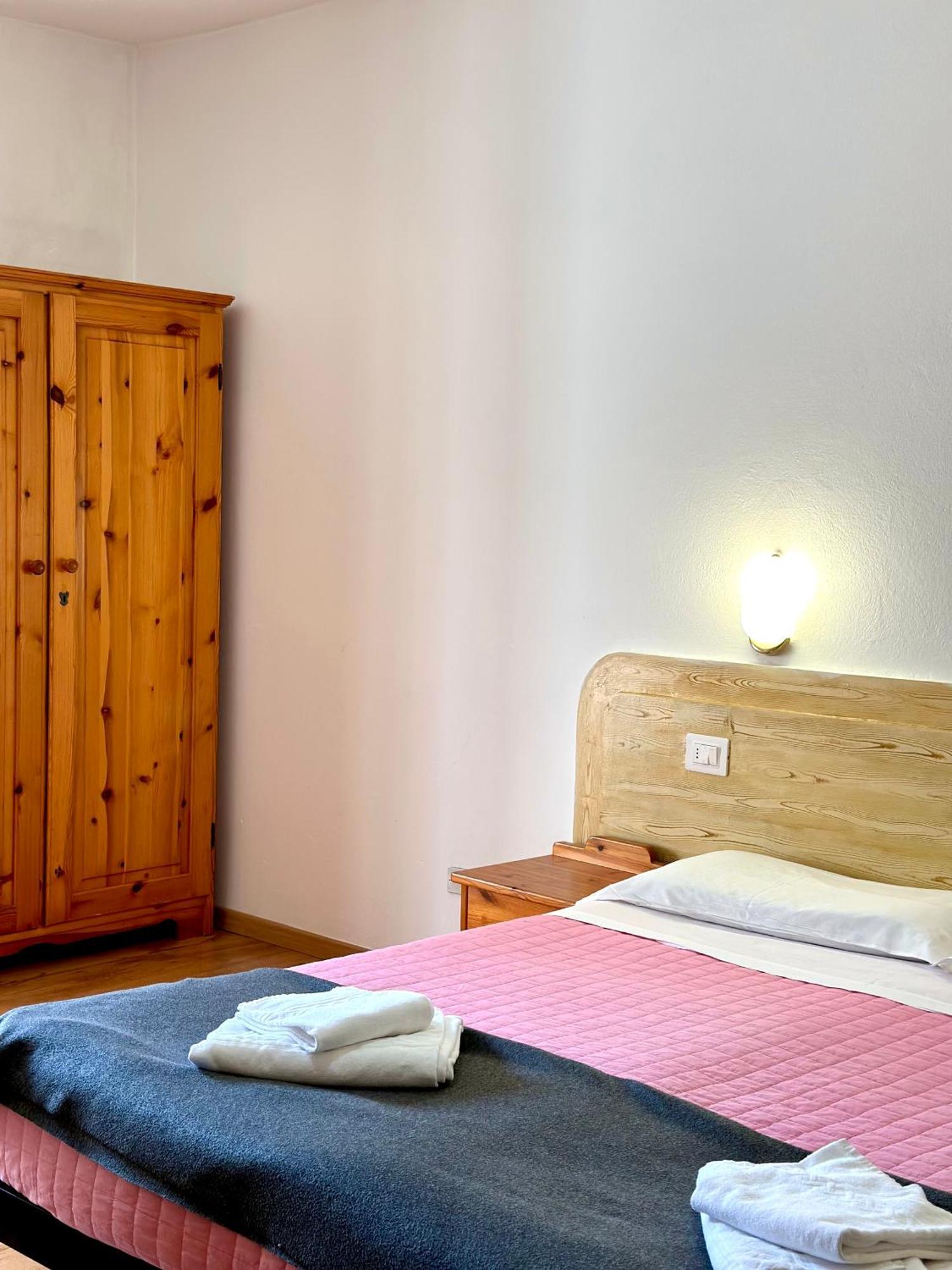 Albergo Varone Riva del Garda Esterno foto