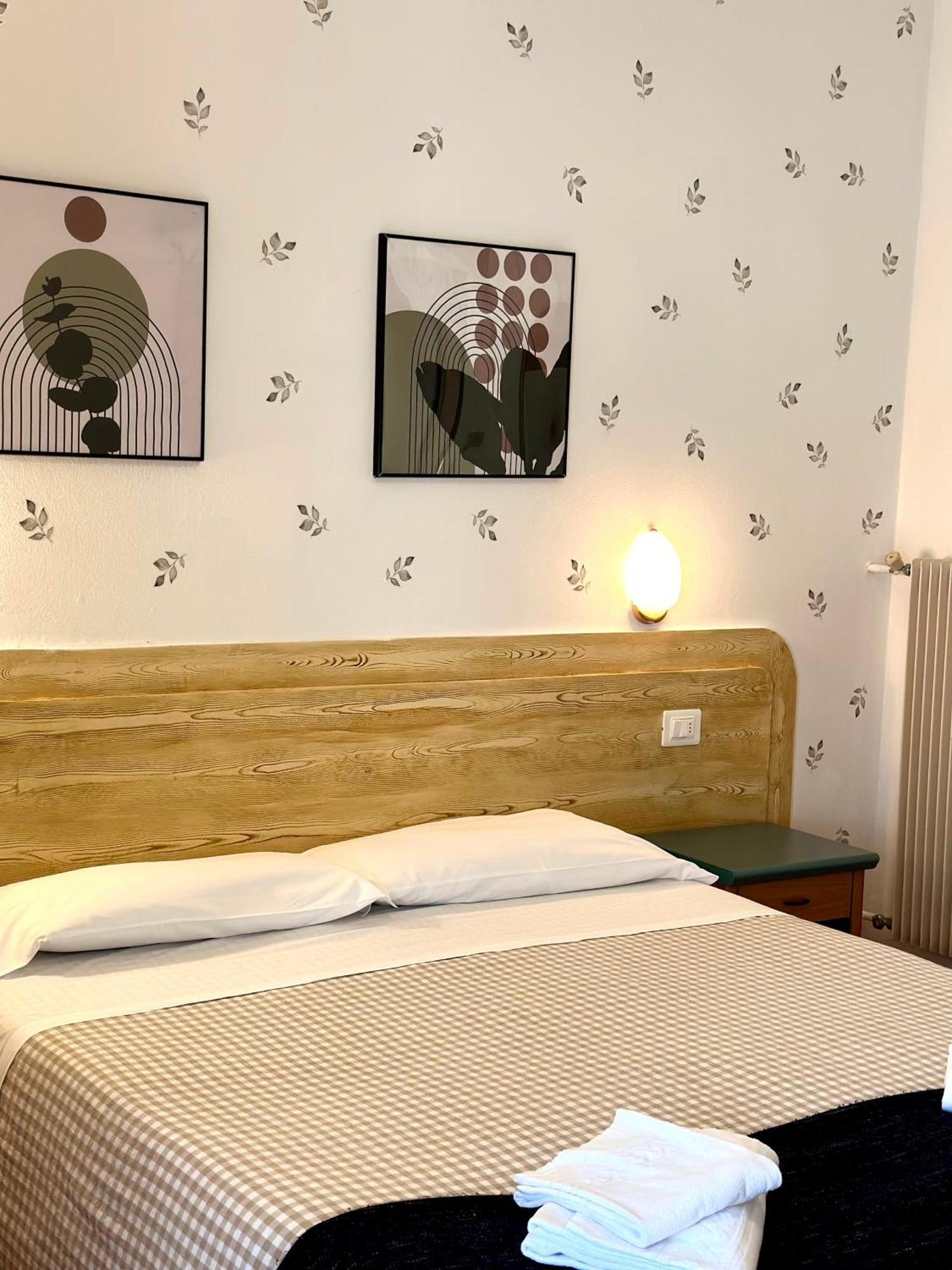 Albergo Varone Riva del Garda Esterno foto